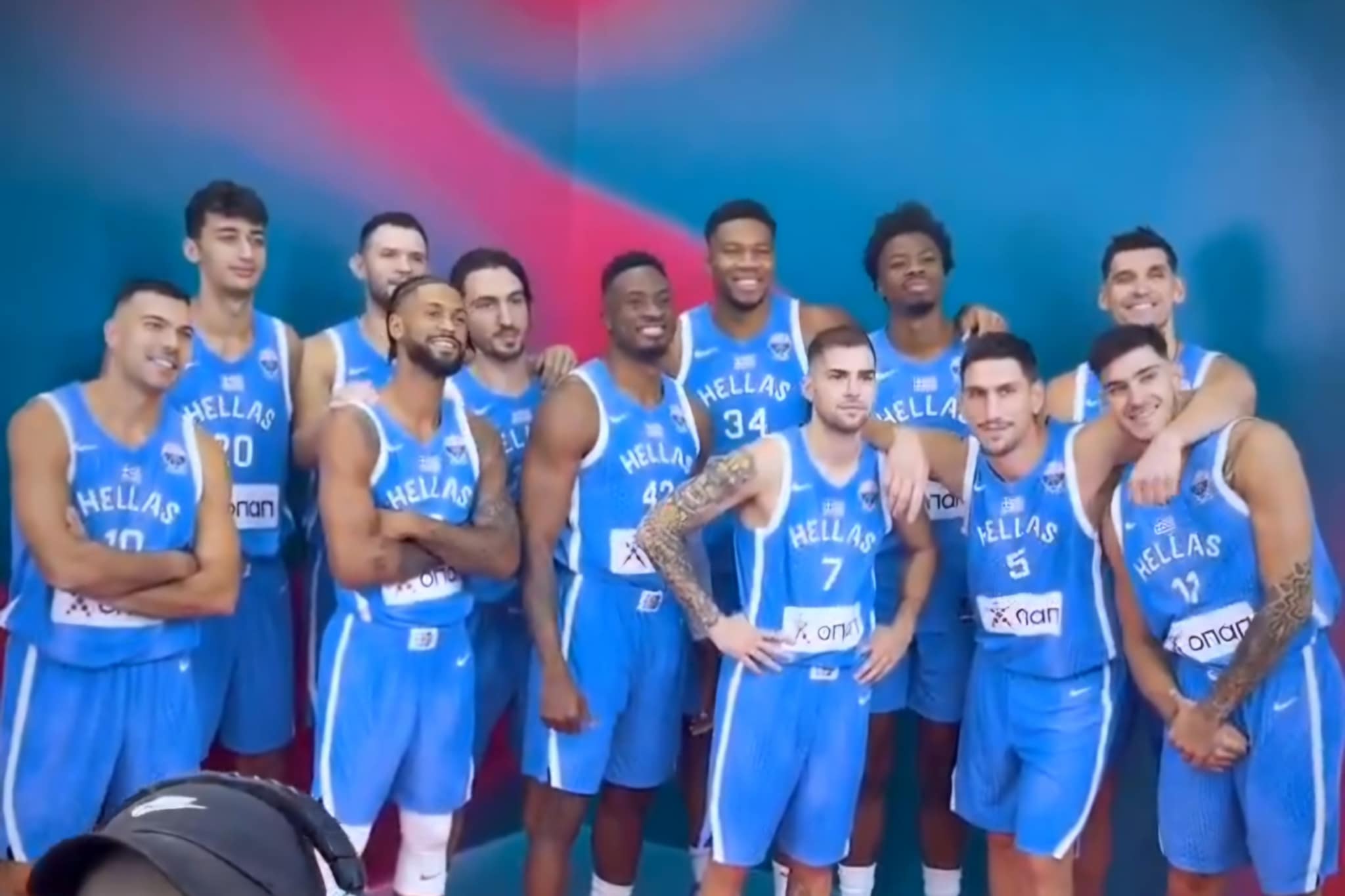 Πρώτη επίσημη φωτογράφιση της Ελλάδας στο Eurobasket 2025 με χαμόγελα και διάθεση (vid)