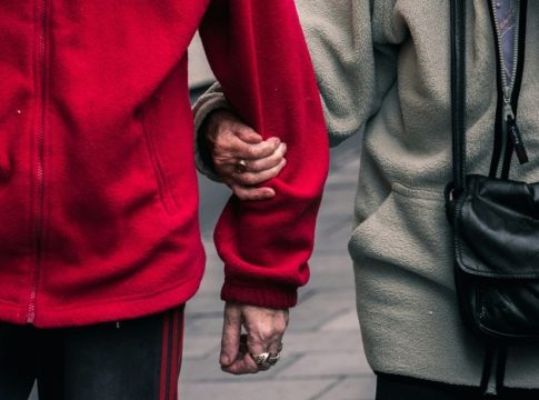 Πώς χωρίζουν τα ζευγάρια στην Ελλάδα – Το 86% επιλέγει την ίδια μέθοδο