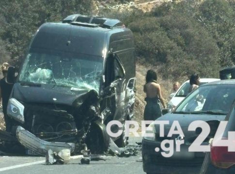 Σφοδρή σύγκρουση βαν στον ΒΟΑΚ στο Ηράκλειο – Οκτώ τραυματίες, ο ένας σοβαρά
