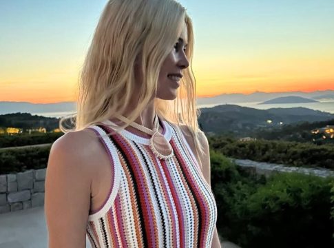Κλόντια Σίφερ: Ψηφίζει σταθερά Ελλάδα για τις διακοπές της – Στην Αργολίδα το super model