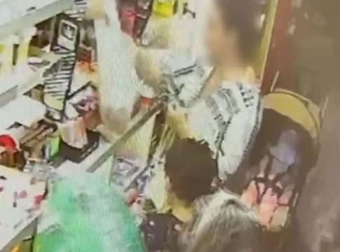 Παλαιό Φάληρο: Στα χέρια των Αρχών η γυναίκα με το καροτσάκι