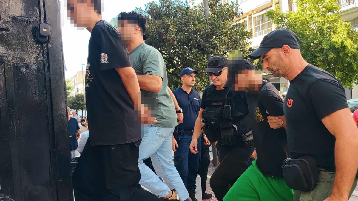 Άλλαξαν τις αρχικές τους καταθέσεις οι δύο κατηγορούμενοι για εμπρησμό – «Είχαμε πάει να δούμε τη φωτιά»