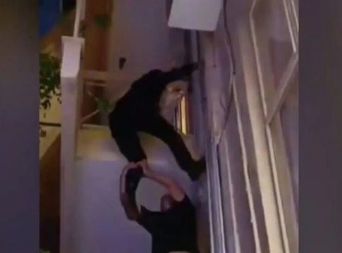 Καμίνια: Τι λέει η μητέρα του 5χρονου που βρέθηκε μόνος του στο μπαλκόνι – Οι αντιφάσεις με την κόρη της