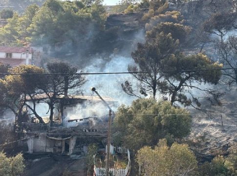 Φωτιά στην Κερατέα: «Εντοπίστηκε γκαζάκι στον Άγιο Νικόλαο» – Καταγγέλλει εμπρησμό ο αντιδήμαρχος Σαρωνικού