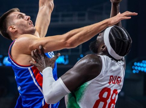 Ο Πετρούσεφ έριξε γροθιά σε αντίπαλο και αποβλήθηκε (vid)
