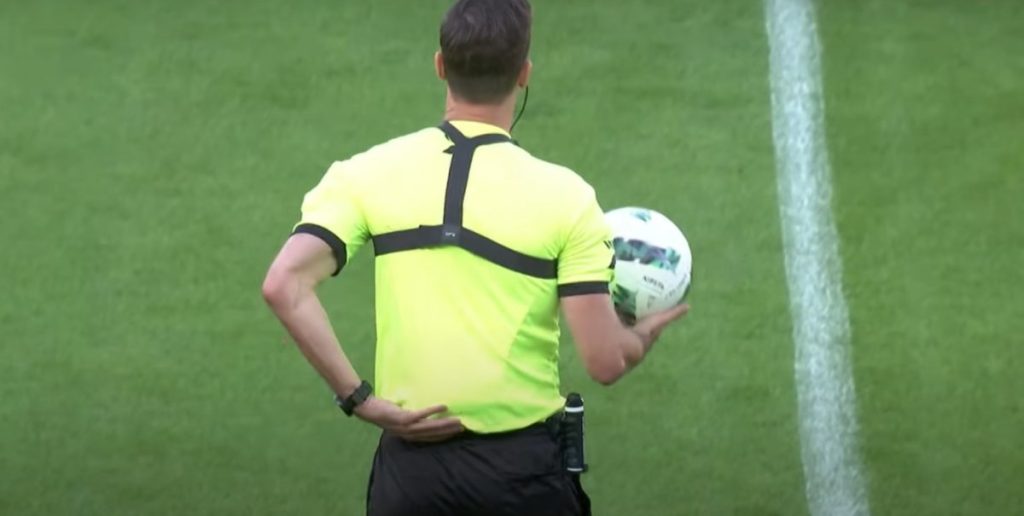 Premier League: Όλοι στηρίζουν την κάμερα σώματος διαιτητή
