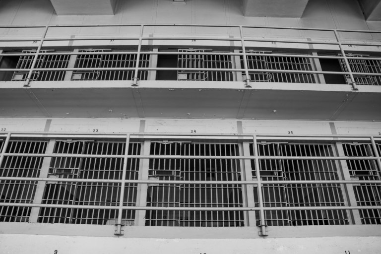 Προφυλακιστέοι ο 37χρονος και η 24χρονη για τον βιασμό της 10χρονης κόρης της