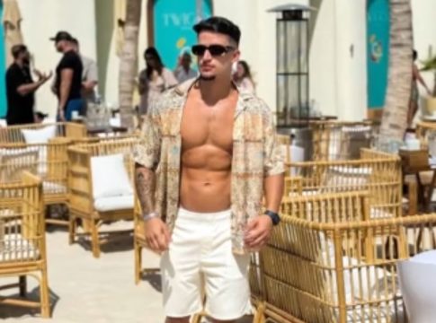 Διέφυγε τον κίνδυνο ο 25χρονος πορνοστάρ που παραλίγο να πνιγεί στη Μύκονο – «Έχει επαφή με το περιβάλλον»