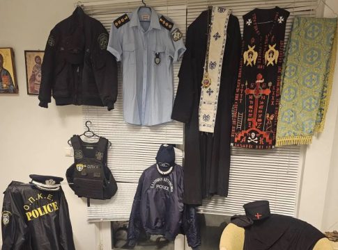 Συνελήφθη 53χρονος που παρίστανε τον αστυνομικό και τον παπά – Φορούσε ράσα και ολόκληρη αστυνομική εξάρτηση
