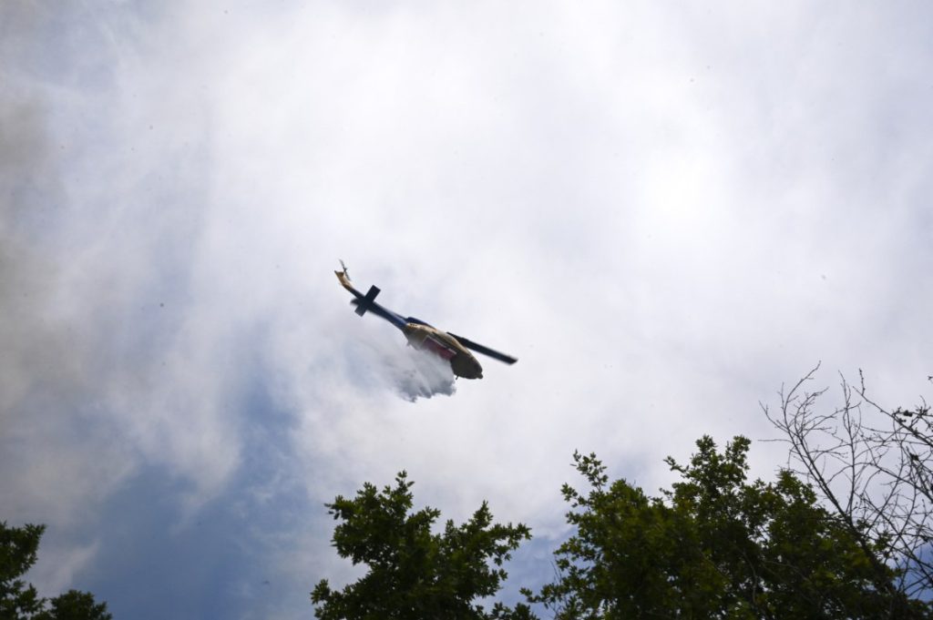 Φωτιά σε εξέλιξη στην Πάτρα – Καίει σε δύσβατη περιοχή στο Παναχαϊκό όρος