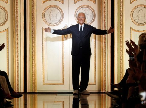 Η αγάπη του Αρμάνι για τη Νάπολι και μια φανέλα στη μνήμη του… Μαραντόνα