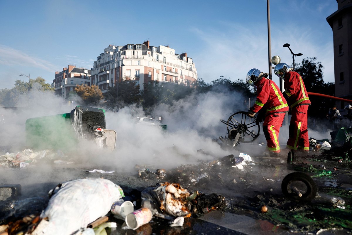 Γαλλία: Στους δρόμους ο κόσμος – Καθήκοντα αναλαμβάνει σήμερα ο Σεμπαστιάν Λεκορνί