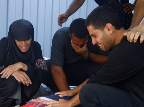 Συνεχίζεται η σφαγή στη Γάζα εν μέσω συνάντησης Τραμπ-Νετανιάχου