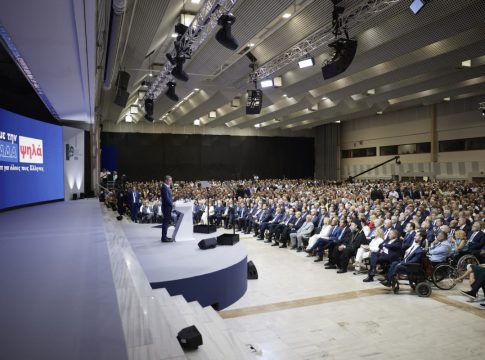 Πυρ ομαδόν για το «μανιφέστο φτώχειας» του Μητσοτάκη στη ΔΕΘ – Ούτε ένα ψίχουλο για αγρότες και μικρομεσαίους