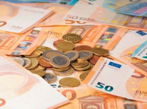 Έκτακτο επίδομα 250 ευρώ το Νοέμβρη χωρίς αίτηση – Αυτοί θα δουν λεφτά στους λογαριασμούς τους