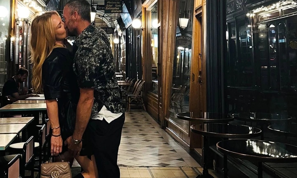 Ασυγκράτητος: Μεγάλο σούσουρο με πασίγνωστο 52άρη ηθοποιό με δύο παιδιά – Κυκλοφόρησαν φώτο να φιλιέται με 40άρα χορεύτρια μες τον δρόμο