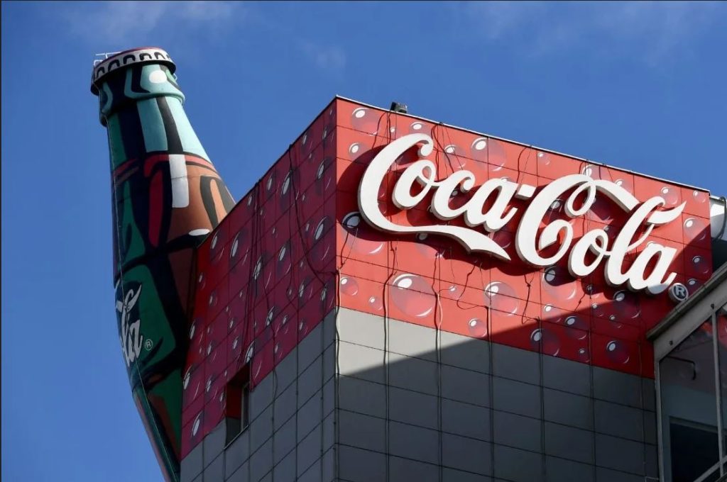 Το κρυφό νόημα στο λογότυπο της Coca Cola αποκαλύφθηκε – Τι συμβολίζει
