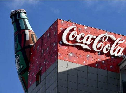 Το κρυφό νόημα στο λογότυπο της Coca Cola αποκαλύφθηκε – Τι συμβολίζει