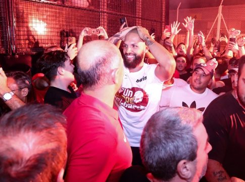 Ο Φουρνιέ θυμήθηκε την υποδοχή του από τον κόσμο του Ολυμπιακού: «Πραγματικά μια μαγική στιγμή» (pic)