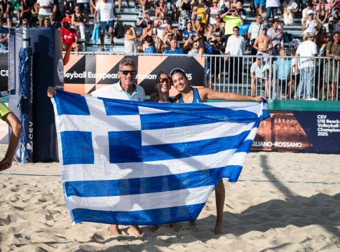 Πρωταθλήτριες Ευρώπης Κ18 στο μπιτς βολει οι Ελένη Αλεξόγλου και Μυρτώ Πασχαλάκη (pics, vid)