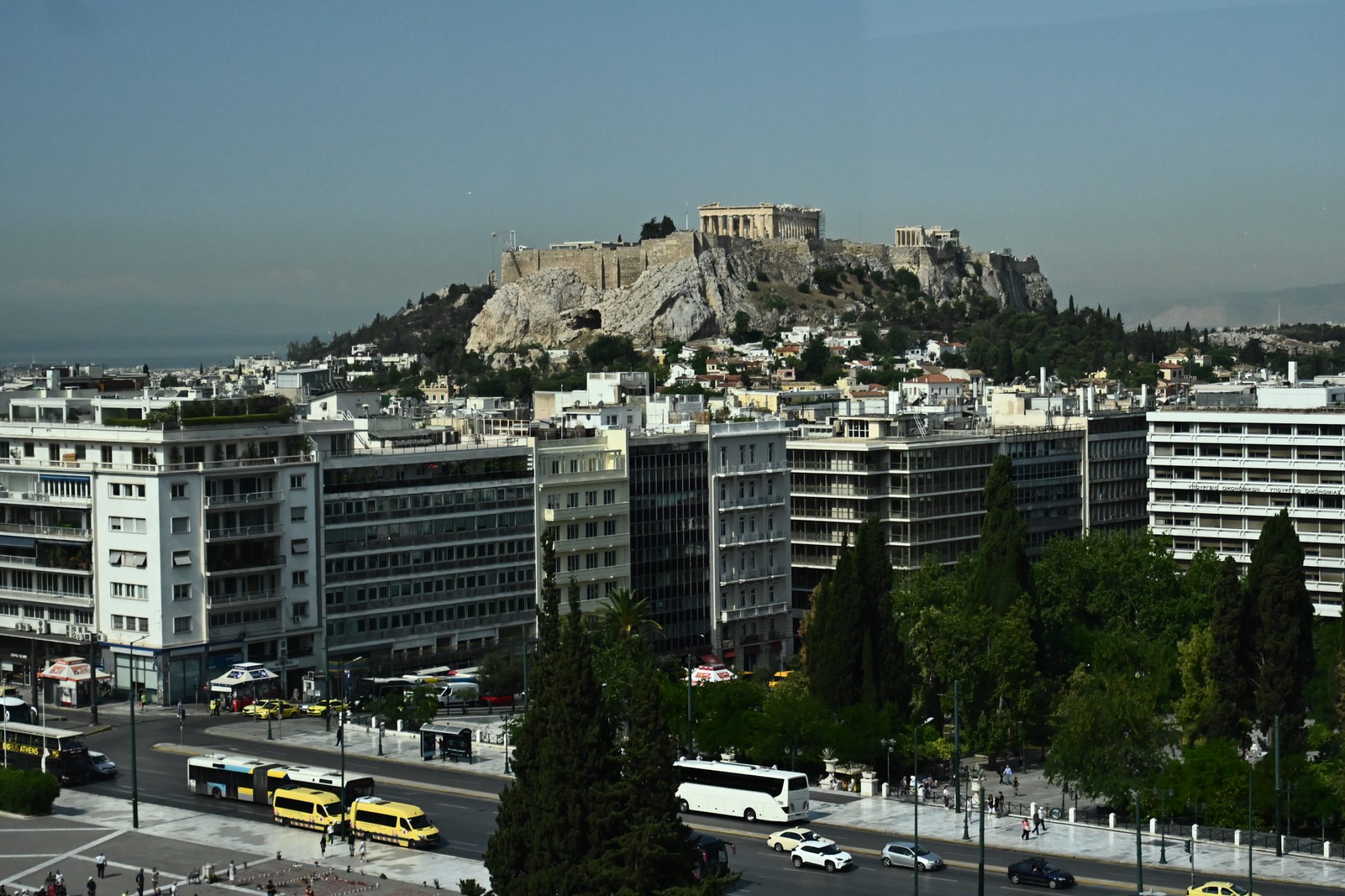 Κοινωνική αντιπαροχή: Τα κριτήρια, πότε «έρχεται» και πού θα βρεθούν τα ακίνητα