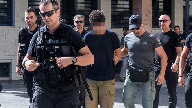 Πάτρα: «Πήγα να βοηθήσω στη φωτιά και βρέθηκα στη φυλακή» – Τι είπαν οι δύο νεαροί αφότου αφέθησαν ελεύθεροι