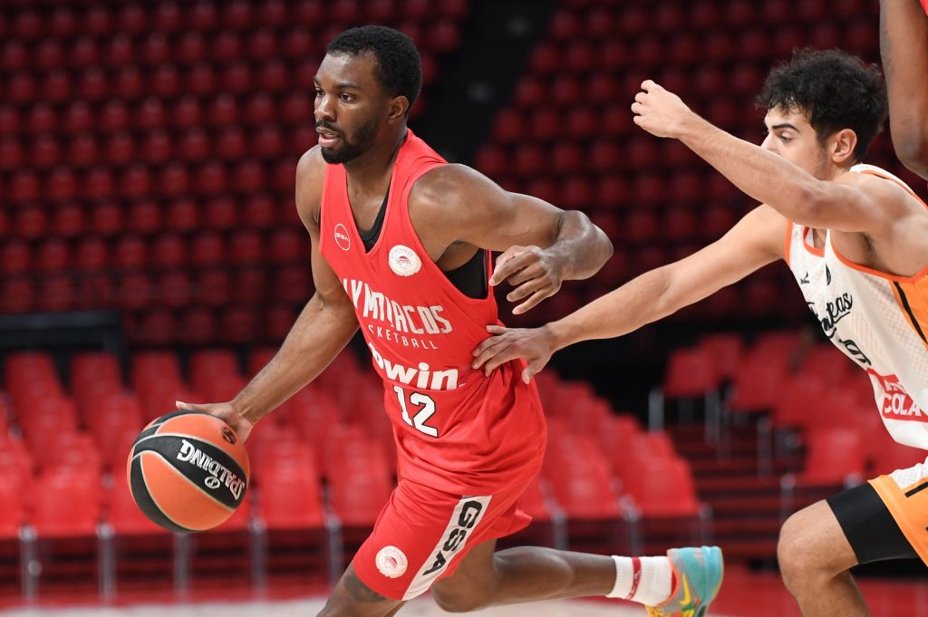 Ολυμπιακός – Προμηθέας 95-67: Πρώτο τεστ για τους Ερυθρόλευκους – Επέστρεψε ο Έβανς, διψήφιοι Κουμάντζε, Χολ και Γουόρντ