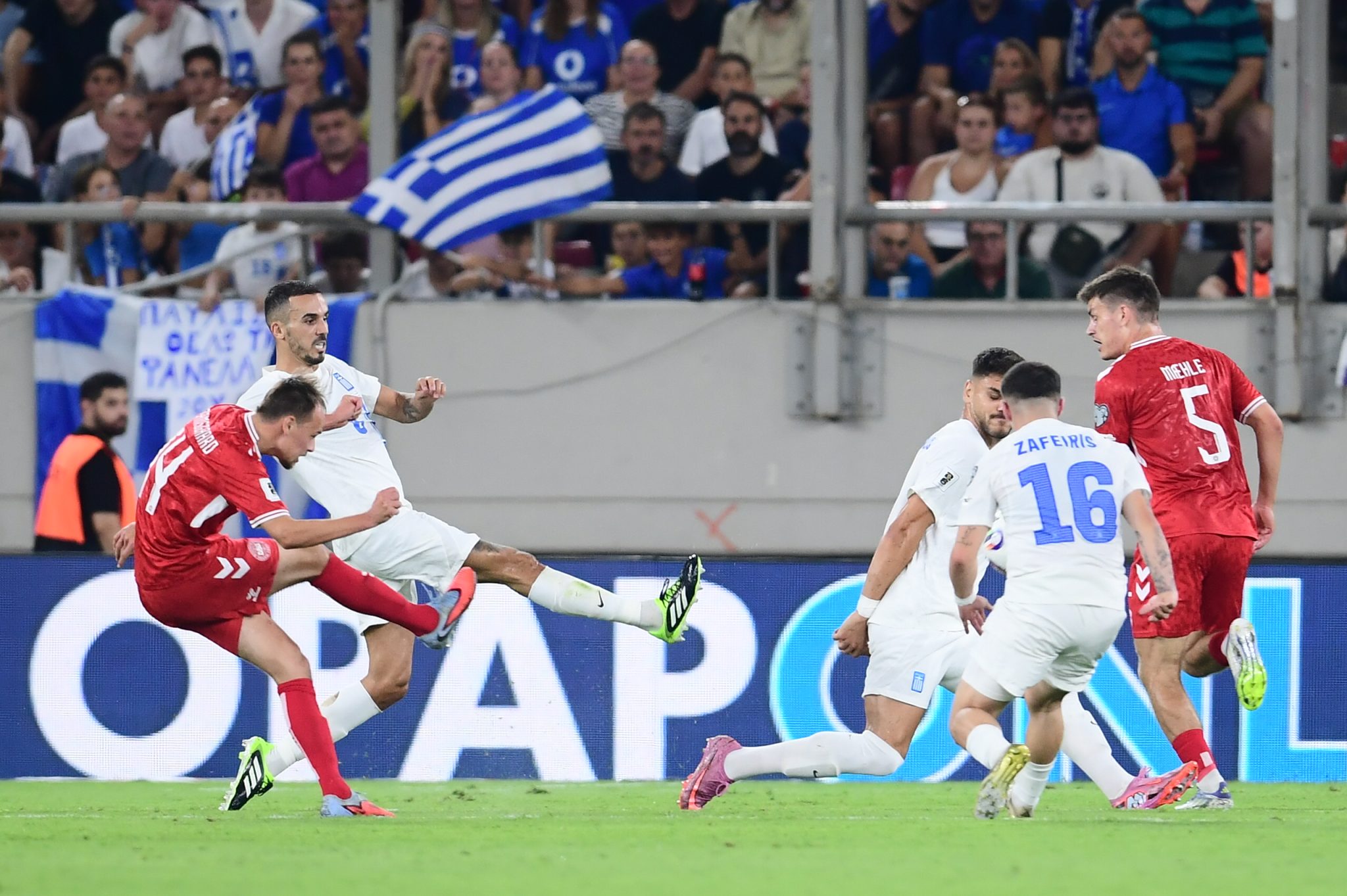 To τραγικό λάθος του Κουρμπέλη έφερε το 1-0 της Δανίας με τον Ντάμσγκααρντ (vid)