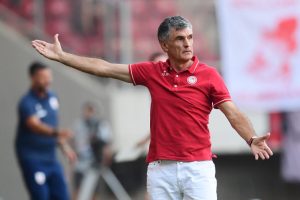 Οι σκέψεις του Μεντιλίμπαρ για Λεωφόρο και οι Μουζακίτης, Κοστίνια