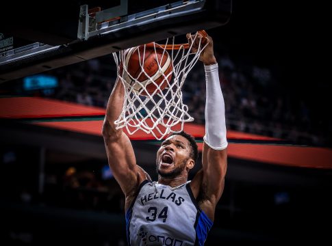 Εκπληκτικό βίντεο-αφιέρωμα της FIBA με τα highlights του Γιάννη στο Eurobasket 2025 (vid)