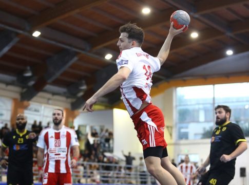 «Και στην OPAP Arena…» – Χαμός στις κερκίδες από τους οπαδούς του Ολυμπιακού στο ντέρμπι με την ΑΕΚ