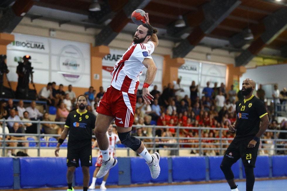 Ολυμπιακός – ΑΕΚ 24-23: Και αυτή η κούπα λέει Ολυμπιακός – Πήρε το Super Cup από την «Ένωση» (vid)