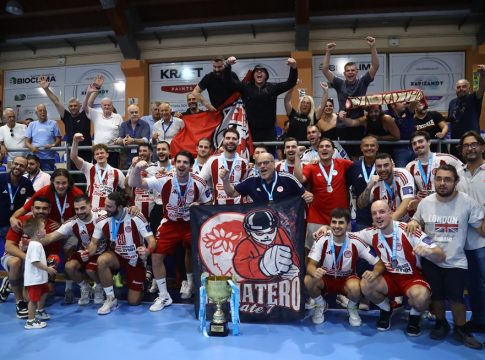 Η απονομή του τροπαίου στον Ολυμπιακό (pics+vid)