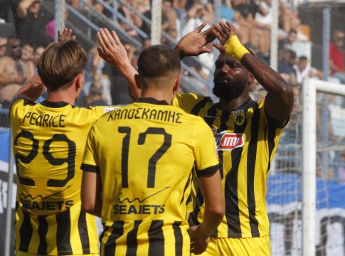 Ωραίο γύρισμα του Πενράις, σε κενό τέρμα το 1-0 ο Πιερό για την ΑΕΚ (vid)