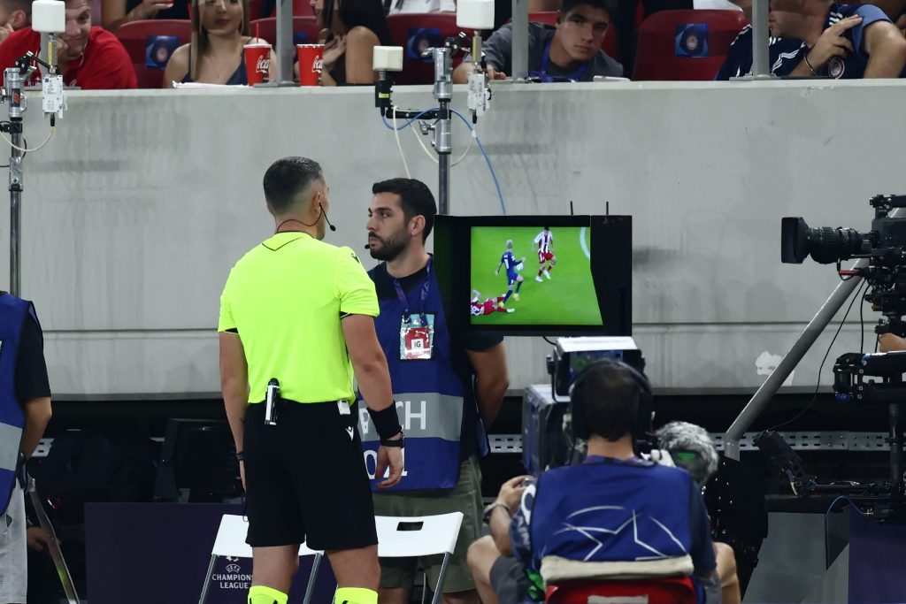 Ο λόγος που η κόκκινη του Ταρέμι έγινε κίτρινη μέσω VAR (pic, vid)