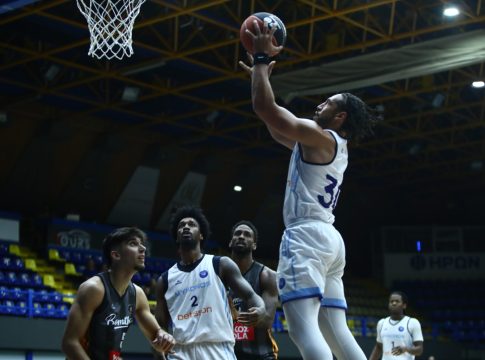 Με καλό ποσοστό στα τρίποντα, η Μύκονος επικράτησε του Προμηθέα (87-77)