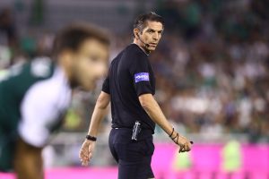 Απίστευτα πράγματα: Έκανε το πέναλτι, επιθετικό φάουλ και κίτρινη στον Καμπελά ο Αϊτεκίν! (vid)
