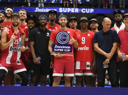Η απονομή του Super Cup στον Ολυμπιακό (vid,pics)