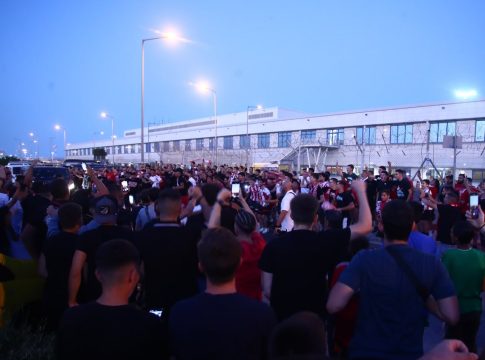 «Τρέλα» για Ποντένσε: Χαμός στο Ελ. Βενιζέλος για τον Πορτογάλο σούπερ σταρ (vids)