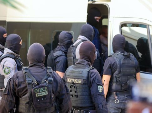 Κρητική μαφία: «Σπάει» τη σιωπή του ο εμπλεκόμενος κληρικός – Τι λέει για το ροζ βίντεο