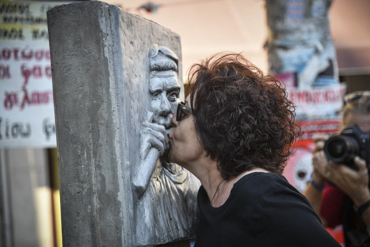 «Οι δολοφόνοι έξω, οι αλληλέγγυοι μέσα»: Η πρώτη αντίδραση της Μάγδας Φύσσα για την αποφυλάκιση Μιχαλολιάκου