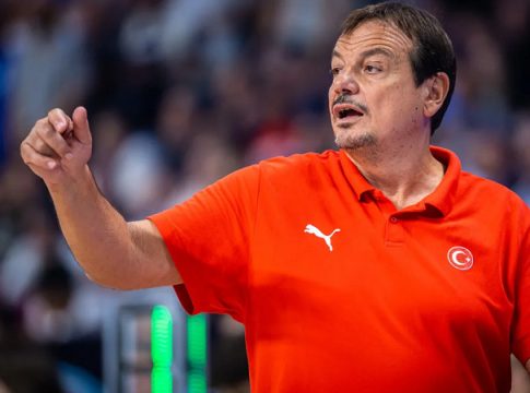 Αταμάν: «Δεν ύψωσα τις γροθιές μου από σεβασμό στους φίλους μου στην Ελλάδα, αυτός που έγραψε «κανένα έλεος», απολύθηκε»