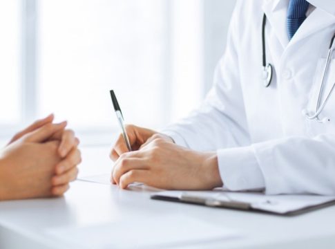 Νέες αποκαλύψεις για τον καρδιοχειρουργό με τα φακελάκια – Σοκαριστική καταγγελία για σεξουαλική παρενόχληση
