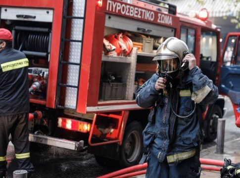 Μεγάλη φωτιά σε ξενοδοχείο – Απομακρύθηκαν άνθρωποι που βρίσκονταν μέσα