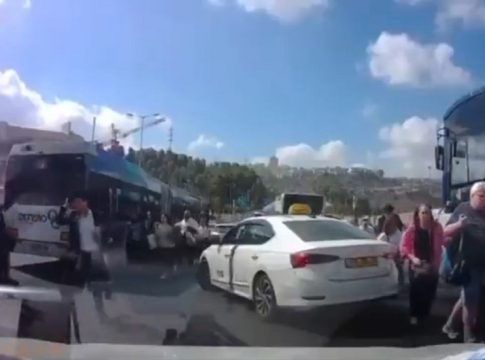 Ιερουσαλήμ: Η στιγμή της επίθεσης – Έξι νεκροί (vid)