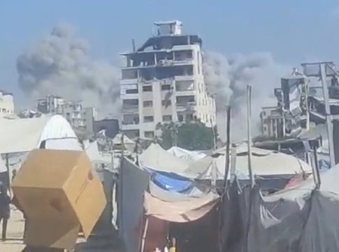 Γάζα: Βόμβα ισοπέδωσε άλλο ένα πολυώροφο κτήριο – Η στιγμή που καταρρέει [βίντεο]