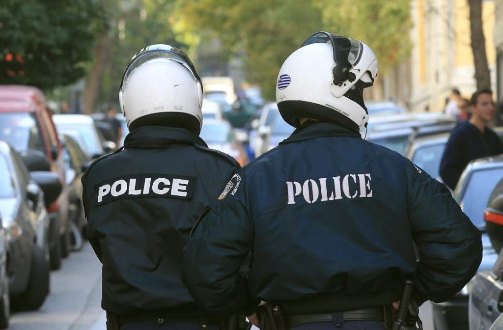 Τον απόλυτο εφιάλτη έζησε μία 26χρονη στη Θεσσαλονίκη – Κακοποιοί την ακινητοποίησαν στο σπίτι της