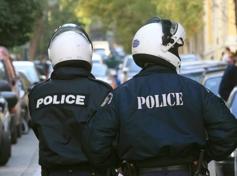 Τον απόλυτο εφιάλτη έζησε μία 26χρονη στη Θεσσαλονίκη – Κακοποιοί την ακινητοποίησαν στο σπίτι της