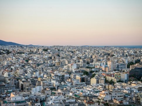 Ακριβό μου ακίνητο: Στην Ελλάδα χρειάζονται μισθοί 15 χρόνων για την αγορά ενός σπιτιού 70 τ.μ.