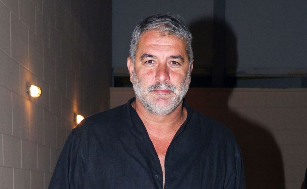 Μπισμπίκης: Στην Ευελπίδων οδηγείται σήμερα ο ηθοποιός – Τι προβλέπει ο νέος ΚΟΚ και από ποιες ποινές κινδυνεύει